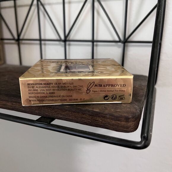 Revolution Pro Ebony Ultimate Brow Sculpt Kit - Picture 3 of 3